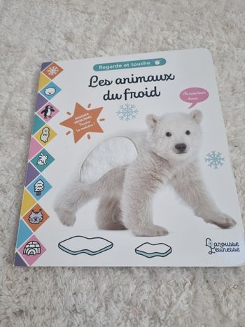 Livre regarde touche