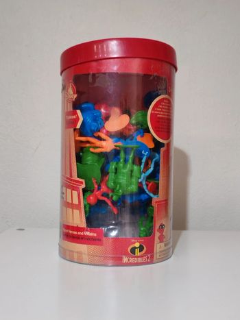 Disney store Pixar coffret de héros et méchants incredibles 2