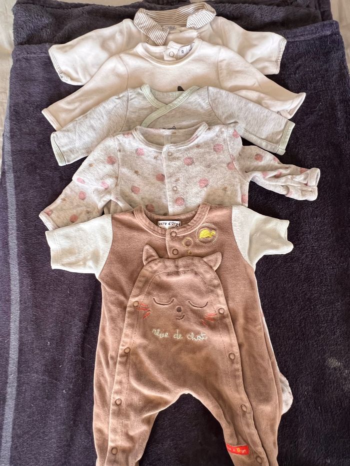 Lot de pyjamas taille 0