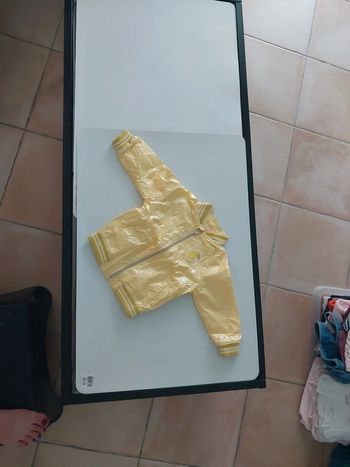 Veste jaune simili cuir taille 6 mois