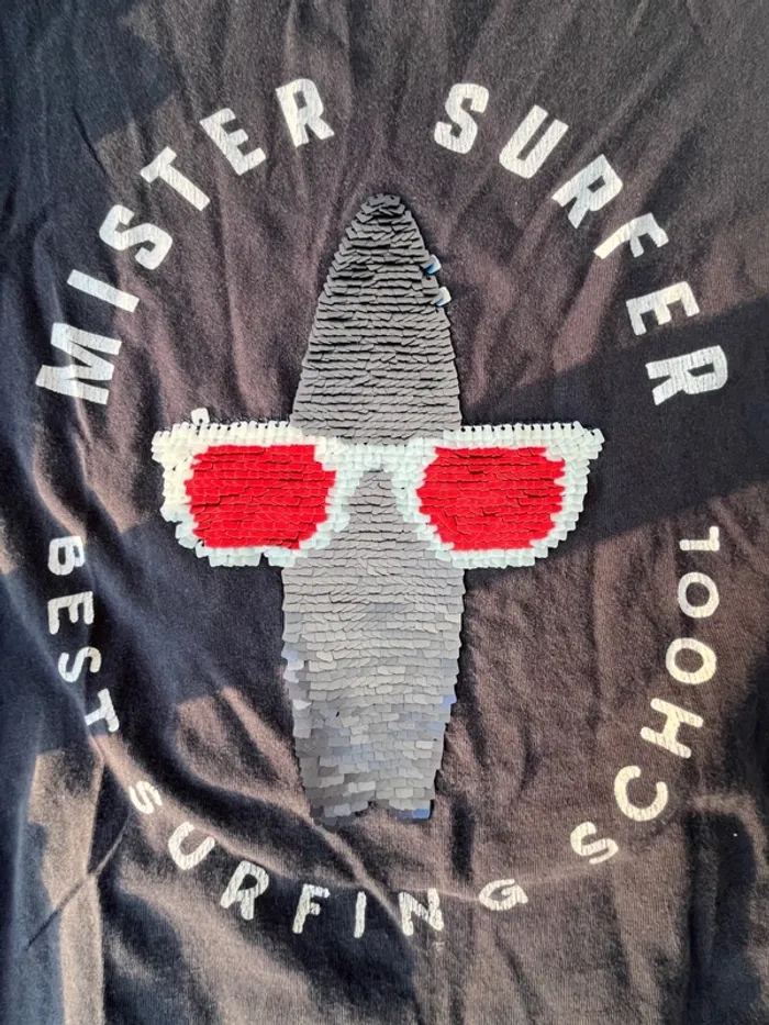 T shirt sans étiquette mais équivaut à 10ans - photo numéro 4