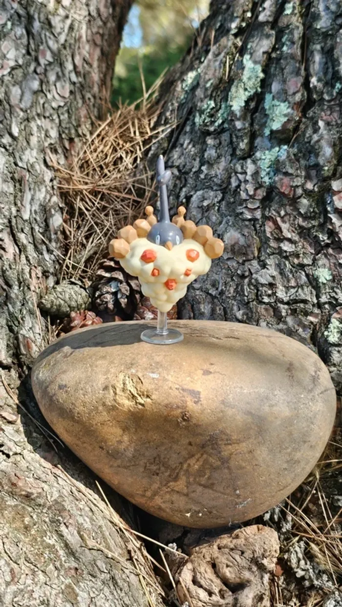 Super figurine Pokemon Nintendo cheniselle avec son socle