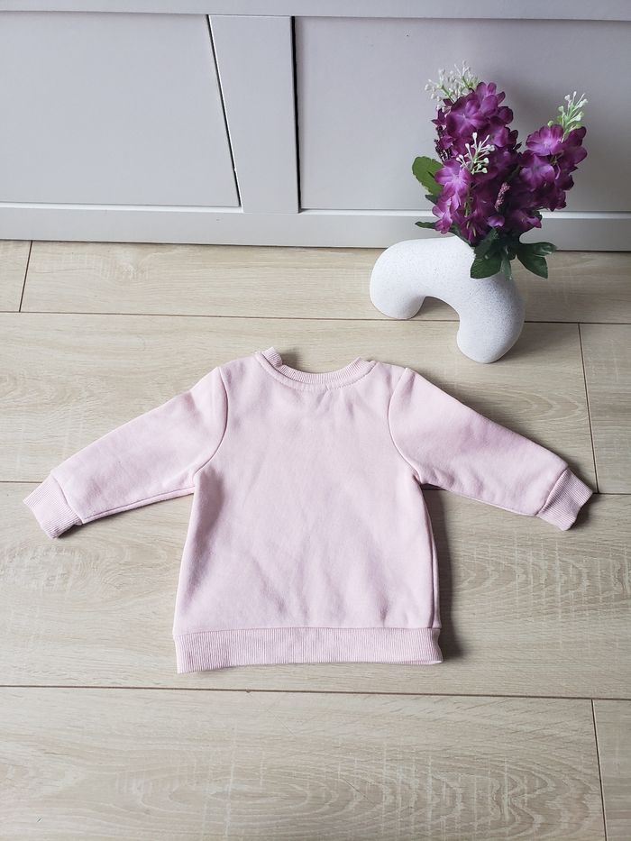 Pull 🎀 Disney × Primark 6-9 mois 2€ - photo numéro 4