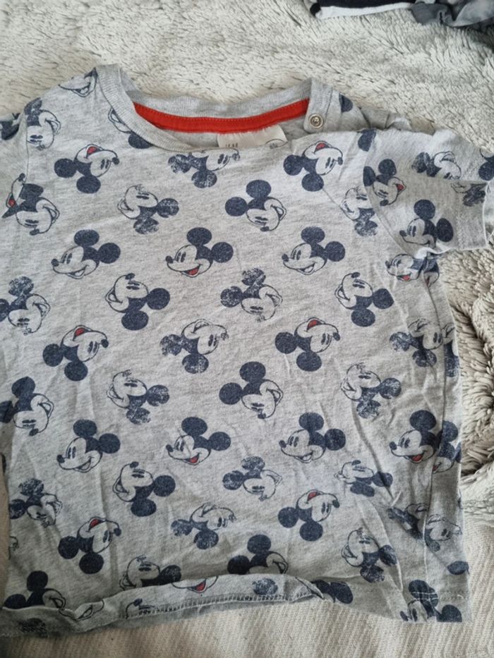 Tee shirt gris h et m disney taille 12 mois
