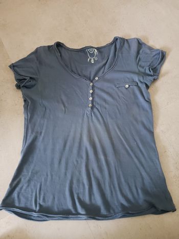 T shirt bleu taille M col V Etam