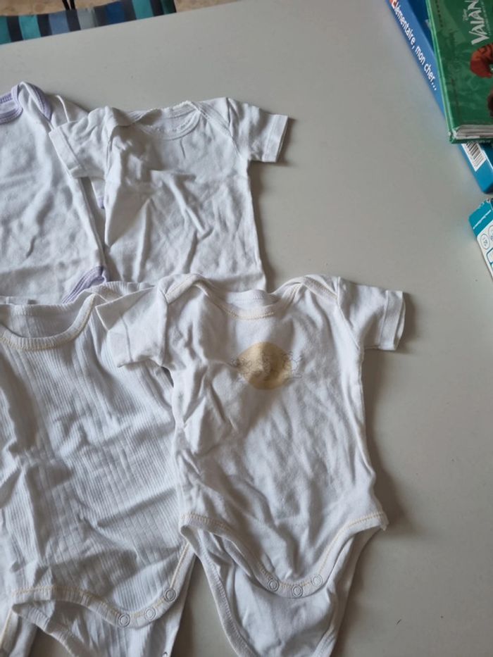 Lot bodies 3 mois - photo numéro 4