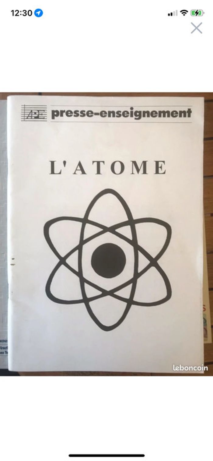 Presse enseignant l’atome