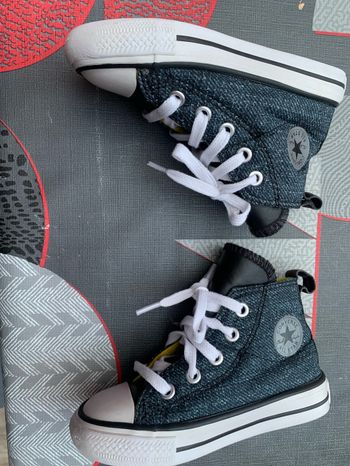 Converse garçon taille 22 bleu / vert en très bon état