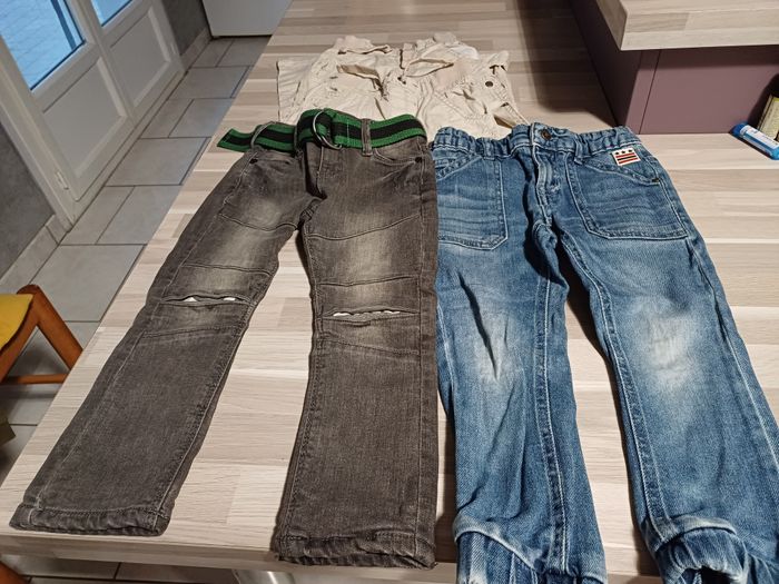 4 pantalons garçons Taille 3 ans