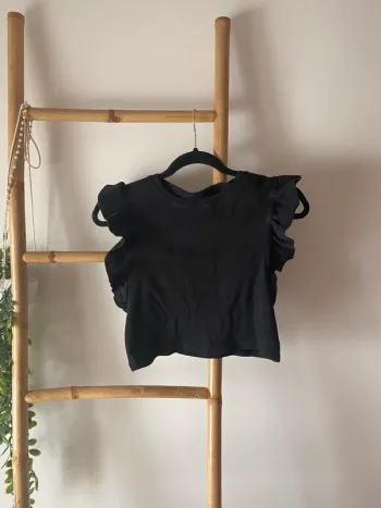 Top côtelé à volants