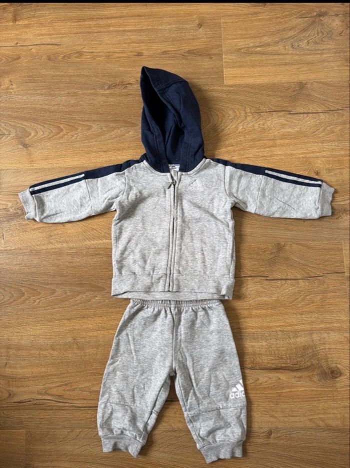 Veste et pantalon Adidas bébé 6 mois - photo numéro 3