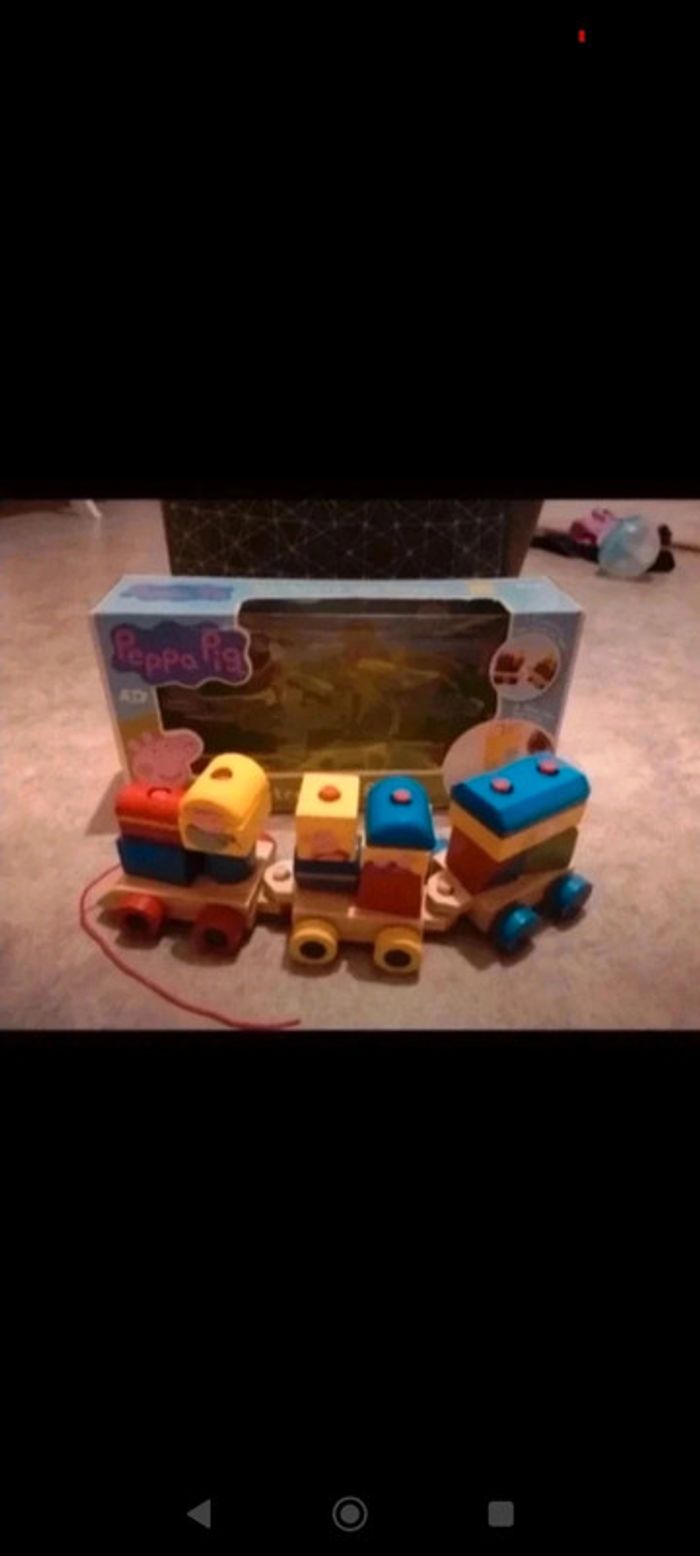 Train de peppa pig en bois - photo numéro 2