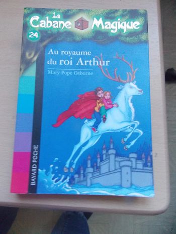 La cabane magique  N°24 au royaume du roi Arthur