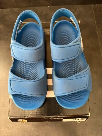 Sandales Adidas taille 27