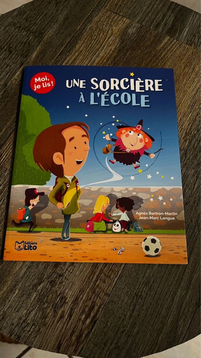 Livre « moi je lis « une sorcière à l’école