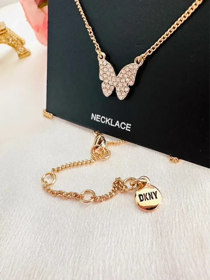 🦋Collier zinc papillon DKNY doré – Authentique & raffiné - photo numéro 9