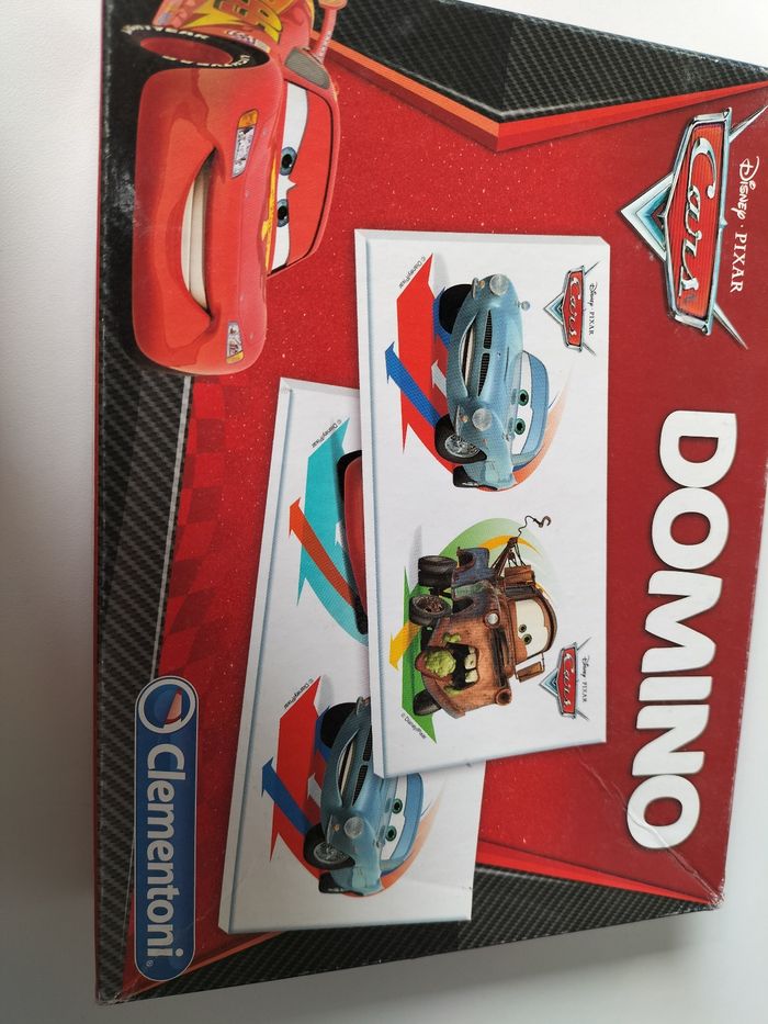 Domino cars