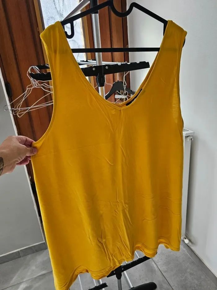 Débardeur jaune t 50/52 femmes grande taille - photo numéro 4