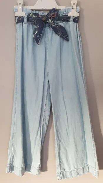 Joli pantacourt fluide 8 ans