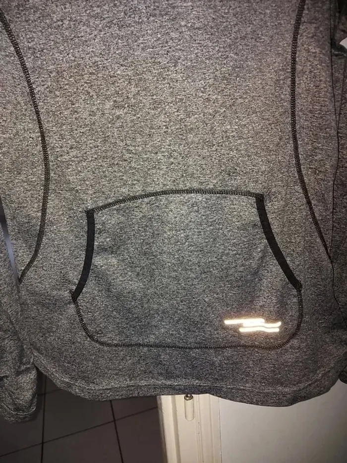 Pull sport leger - photo numéro 3