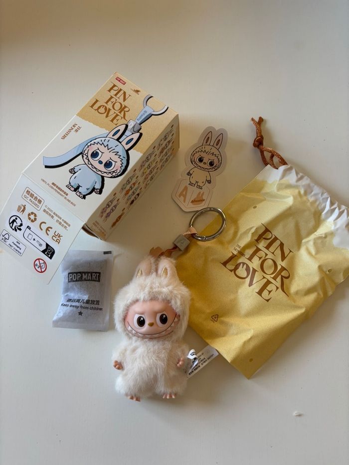 PopMart Labubu The Monsters Pin For Love « A »