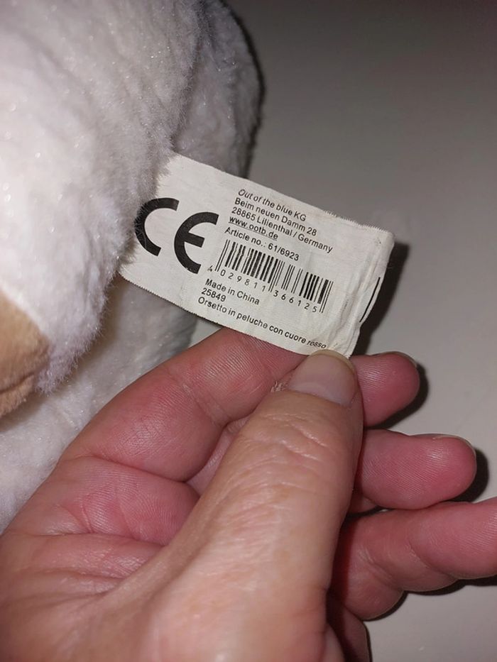 Peluche nounours tenant un cœur rouge - photo numéro 3