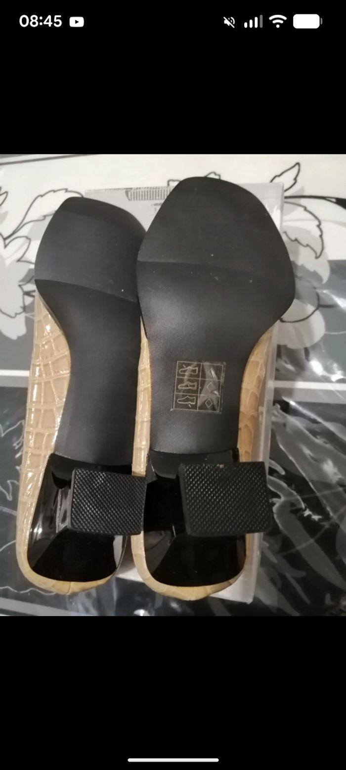 Jolie paire d'escarpins vintage Prentiss beige effet croco. Taille 40 - photo numéro 8