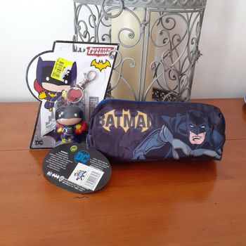 DC: Trousse scolaire Batman + Porte-Clé Batgirl