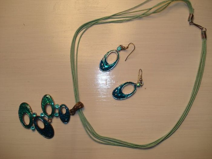 Parure collier et boucles d'oreilles