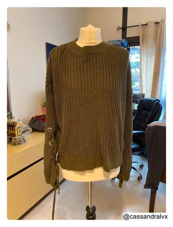 Pull vert kaki avec noeud