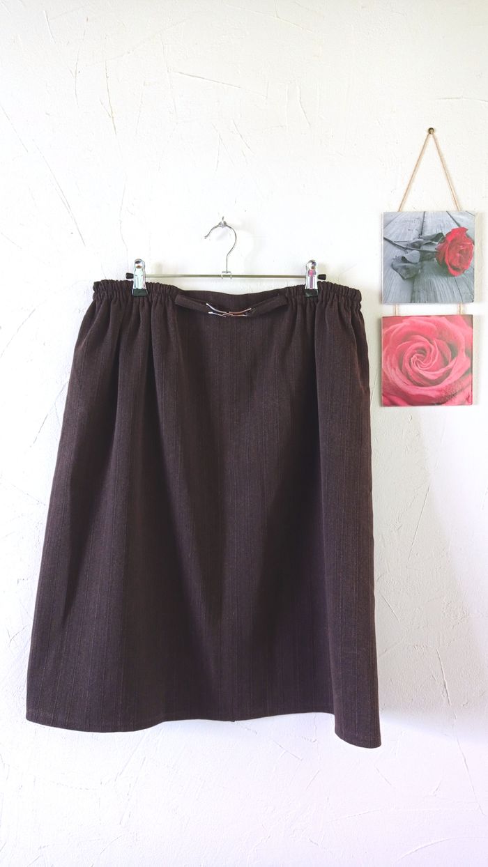 🌸Jupe mi-longue, taille 46