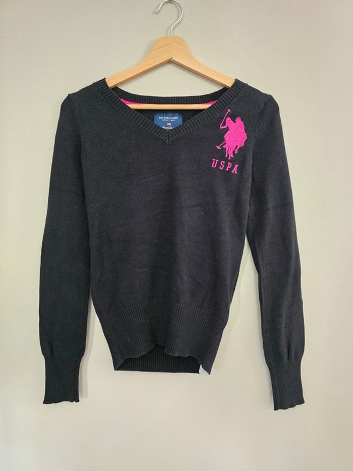 Pull col V noir U.S. Polo Assn femme S – Logo rose brodé style chic casual