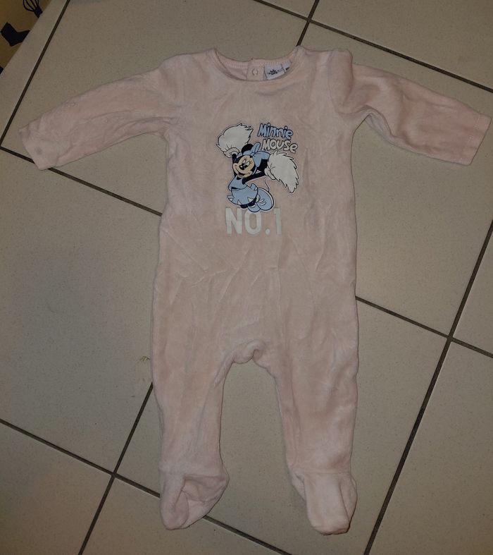 Un lot de pyjama fille 6/9 mois