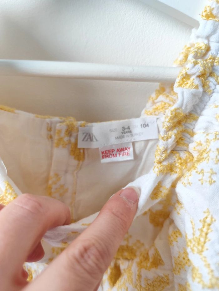 Robe Zara broderie volants 3/4 ans - photo numéro 3