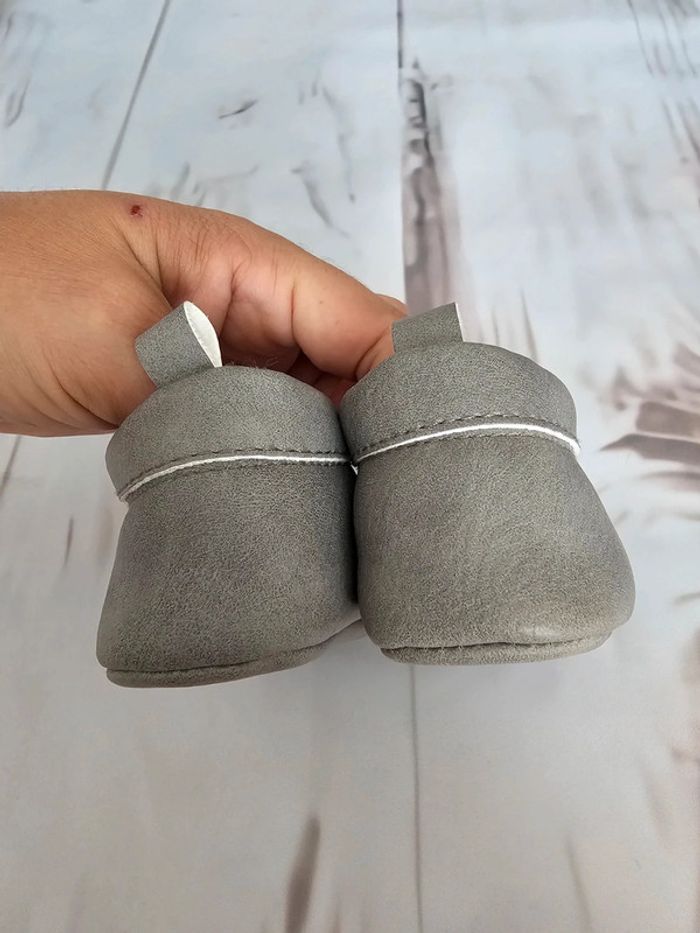 Paire de chaussures 6/9 mois - photo numéro 3