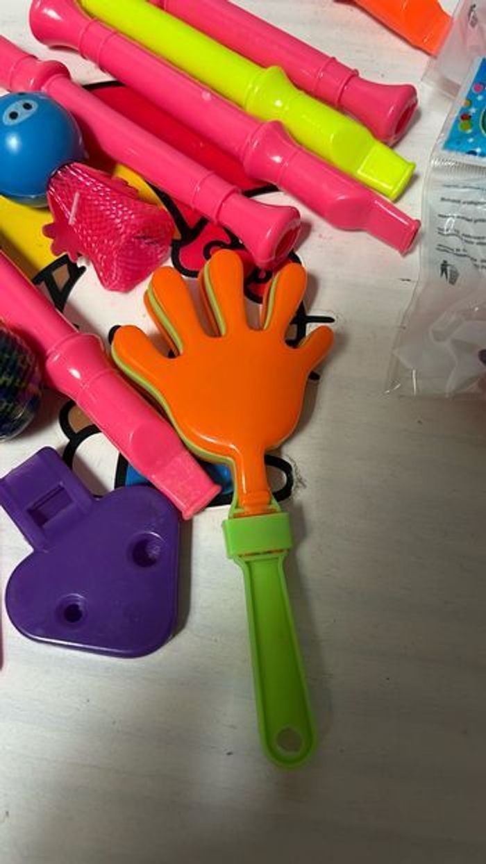 Lot gadgets anniversaires - photo numéro 3