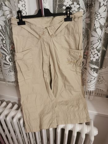 Pantacourt 4 oches, boutons et fermeture