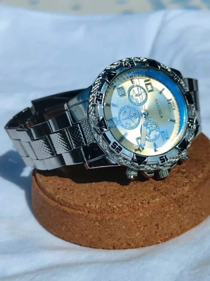 Montre homme métallique argentée reflets