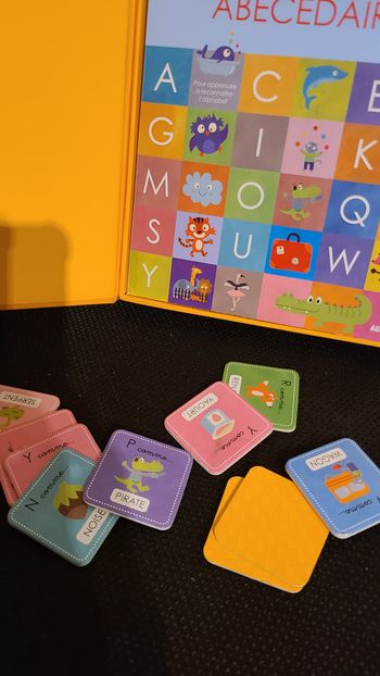 MON COFFRET ABECEDAIRE + UN JEU DE MEMORY voir photos