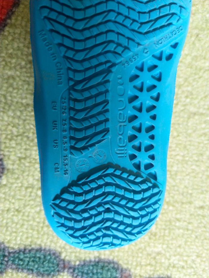 Claquettes plage/piscine nabaiji decathlon pointure 25-26 - photo numéro 5