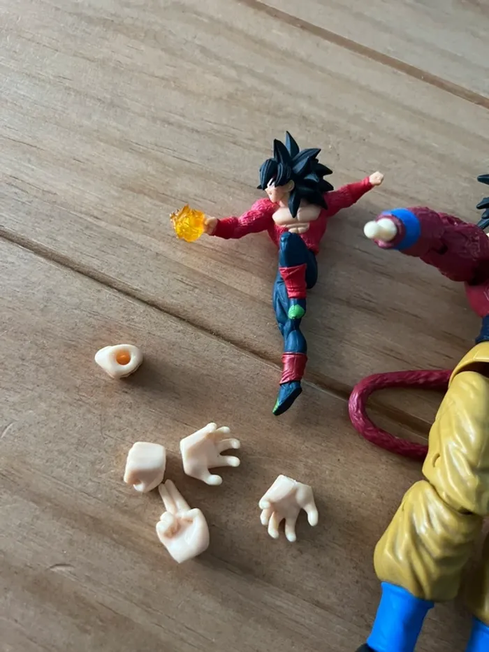 🟦 Figurine Dragon Stars - Goku Super Saiyan 4 🟦 - photo numéro 3