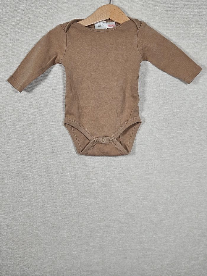 Bodie manche longue zara 6-9 mois 74 cm