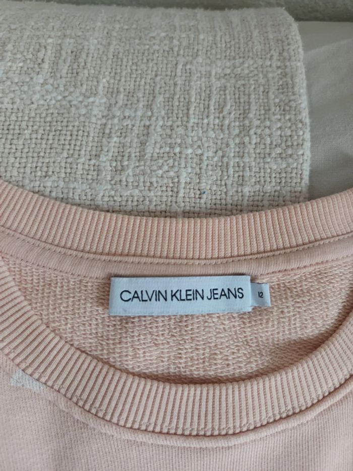 Joli sweat rose Calvin Klein 12 ans - photo numéro 2