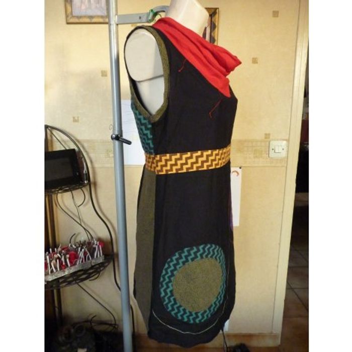 Sweewë - Robe noir /rouge taille M/L - photo numéro 3