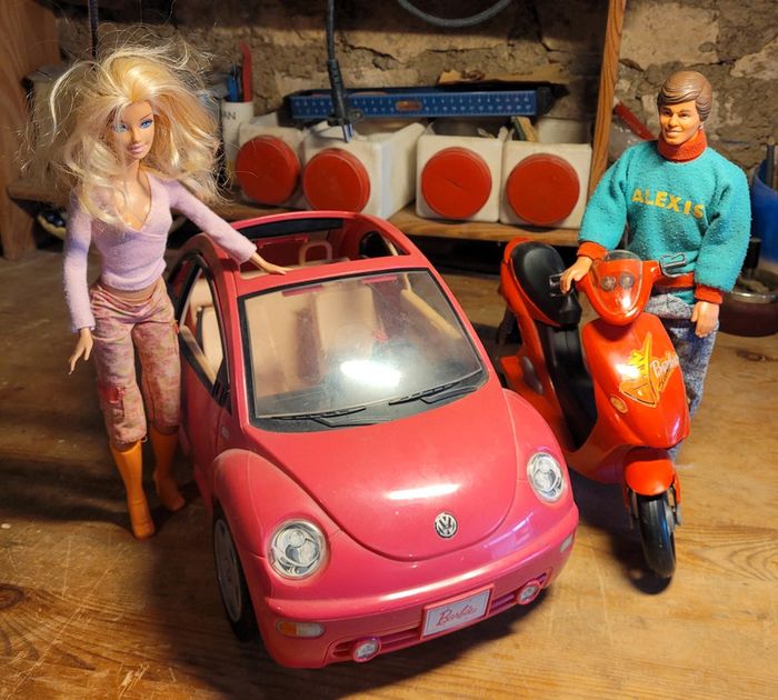 Vends lot barbie et ken vintage , voiture et scooter