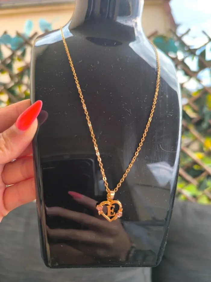 Collier lettre E , doré , acier inoxydable neuf idée cadeau - photo numéro 2