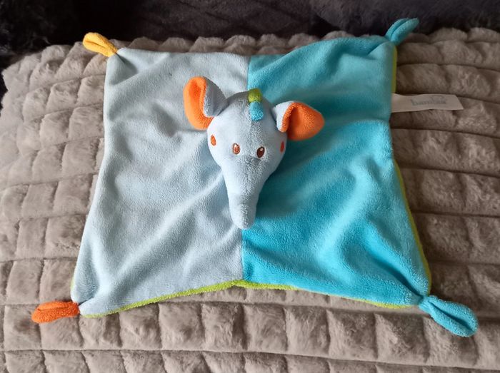 Doudou carré plat éléphant bleu 2 tons et vert - Bambia