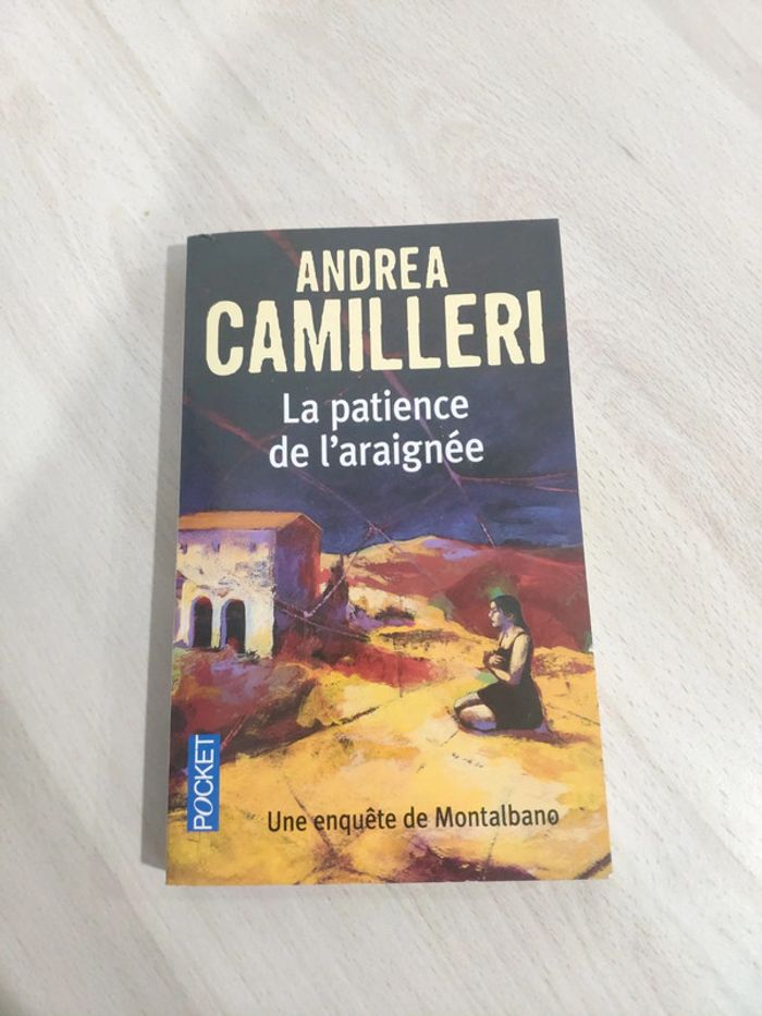 Livre poche policier la patience de l'araignée Camilleri enquête Montalbano