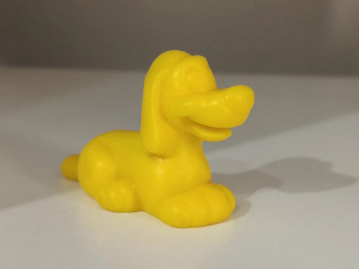 Figurine chien jaune pluto