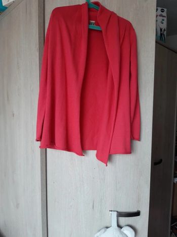 Gilet ouvert tape à l'oeil 8 ans en très bon état